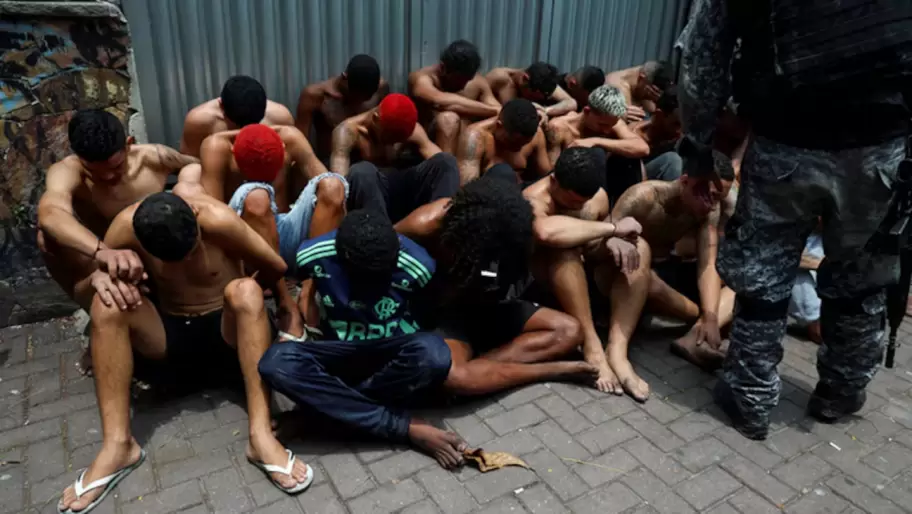 Foto de la represión contra el Comando Vermelho