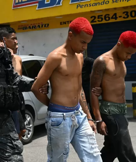 Foto de la represin contra el Comando Vermelho