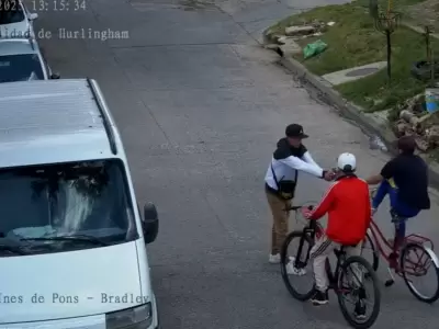 Un joven asesin de dos disparos a su amigo mientras andaban en bicicleta