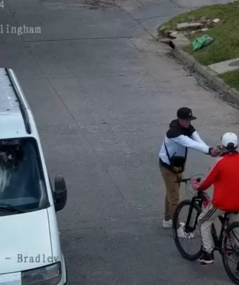 Un joven asesin de dos disparos a su amigo mientras andaban en bicicleta