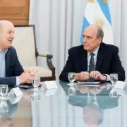 Francos y Sturzenegger aseguran que no habrá jornadas de 12 horas, pero el proyecto de ley dice lo contrario