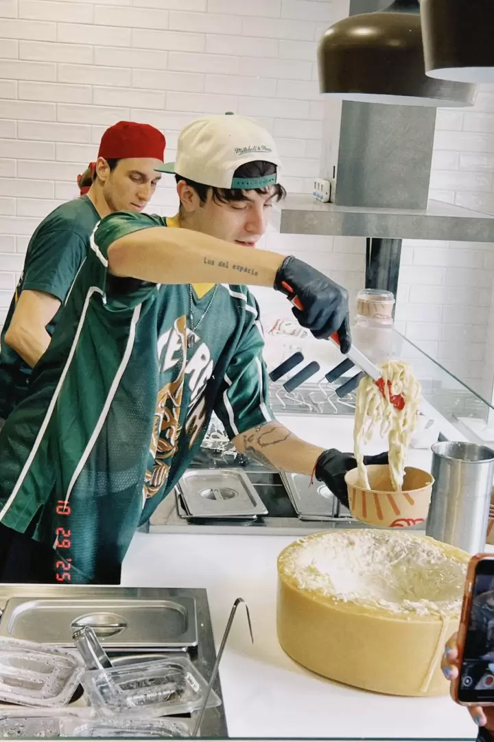 Rusherking se meti en la cocina: abri un restaurante