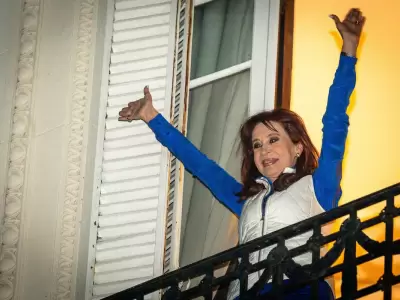 Cristina Kirchner en el balcn de su casa