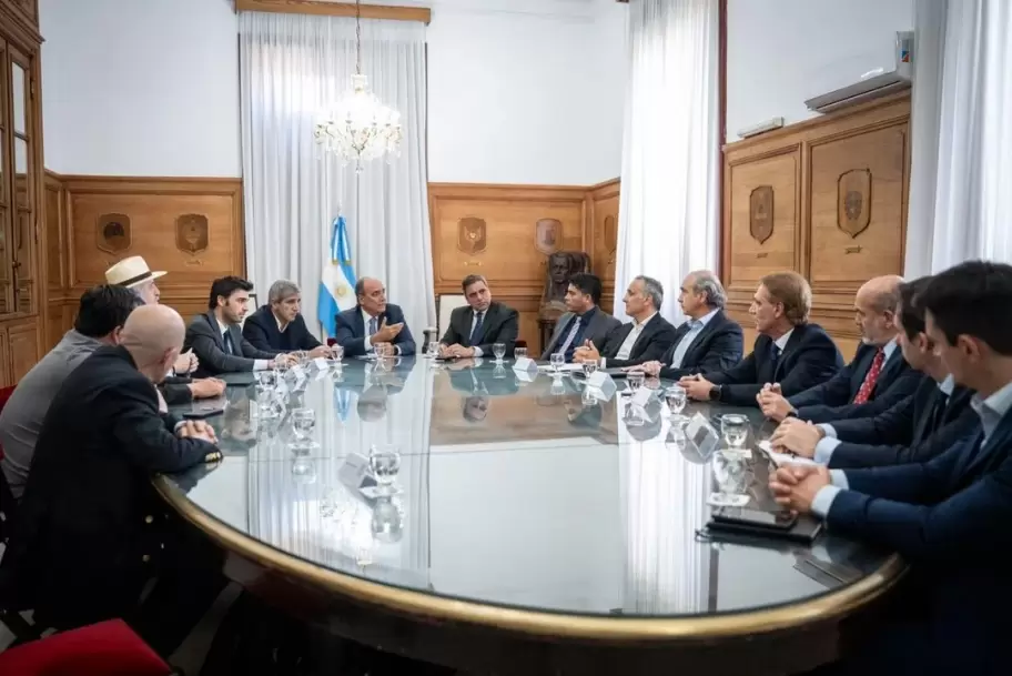 Reunión con 20 gobernadores y exclusiones políticas en la Casa Rosada