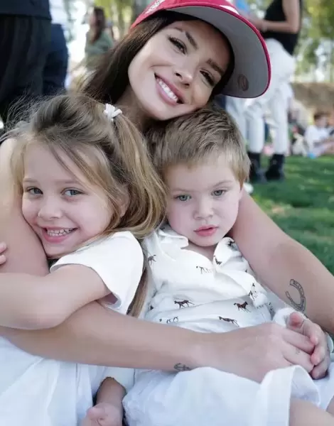 �China Su�rez y sus hijos