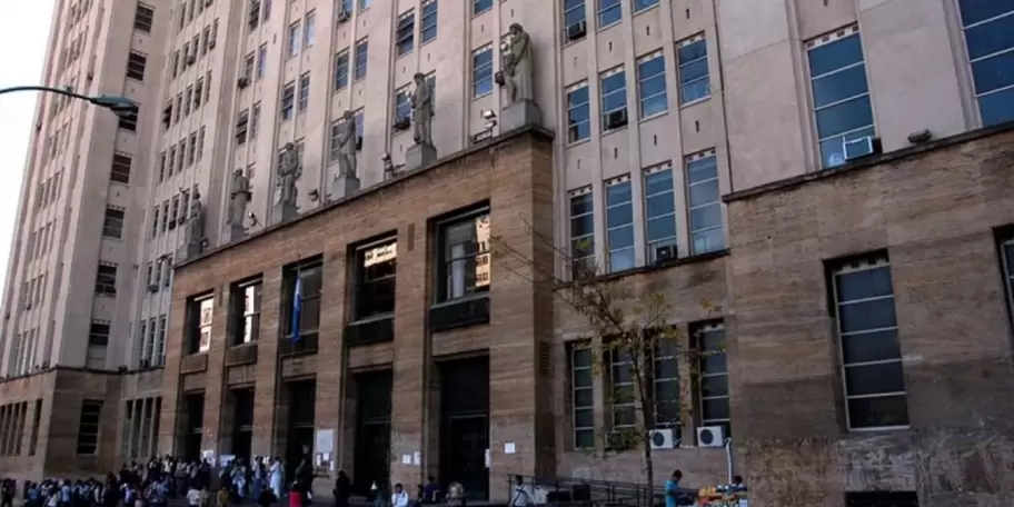 Muri� un joven en Facultad de Medicina y la Justicia busca saber qu� pas�