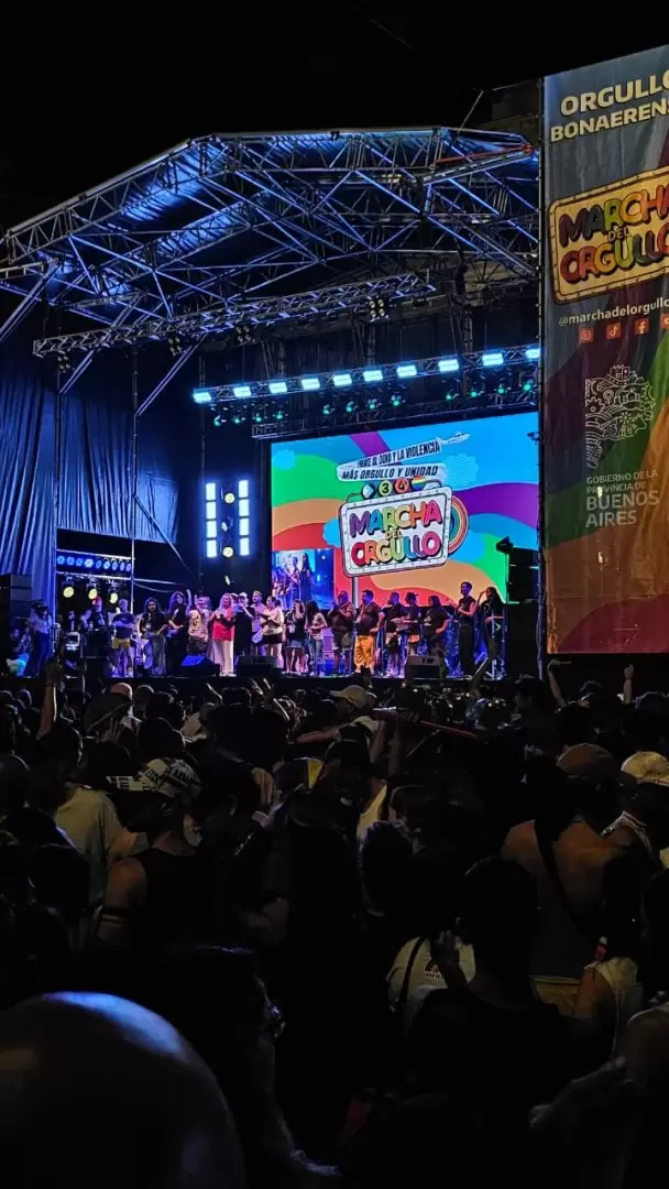 Orgullo y resistencia: una multitud marchó por el amor y la igualdad en Buenos Aires