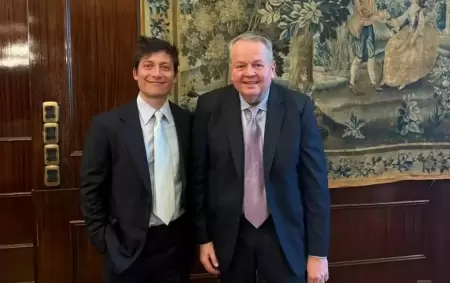 Santiago Caputo y Barry Bennett