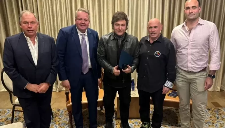 Whertein, Bennett, Milei y dos magnates reunidos en Estados Unidos