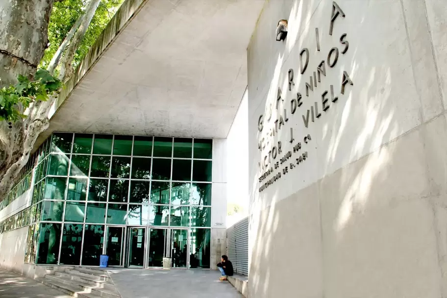 Un bebé de seis meses fue internado con lesiones compatibles con abuso sexual y hay un hombre detenido