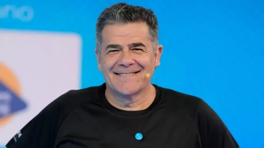 Julin Weich revel lo que hay detrs de su caracterstica sonrisa.