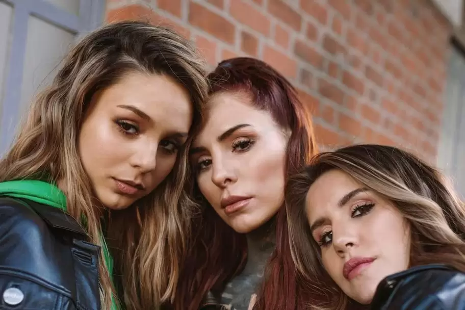 Celos, caballos y amenazas: el reality real de los Tinelli