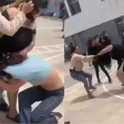 Violencia sin freno: madres y alumnas a los golpes en el patio de una escuela de Jos C. Paz