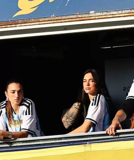 Dua Lipa y los suyos vieron el superclsico desde La Bombonera.
