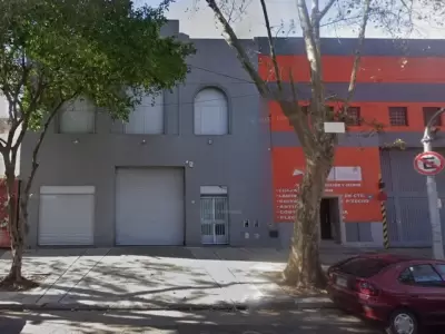 Cuatro delincuentes ingresaron de madrugada a una distribuidora de paneles solares y escaparon sin ser vistos.