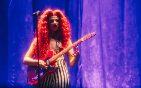 Marilina Bertoldi present Para quin Trabajas en el Malvinas