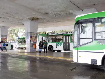 Choferes de colectivos en paro indefinido por la falta de pago