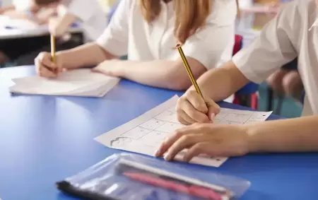 Milei desregula las cuotas de los colegios privados