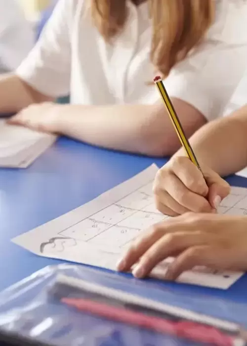 Milei desregula las cuotas de los colegios privados