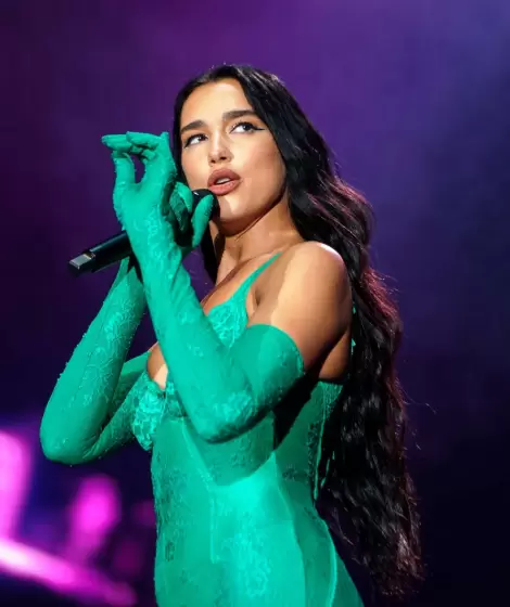 Dua Lipa la rompi en el Estadio Monumental en el marco del Radical Optimism Tour.