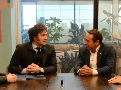 Javier Milei y Marcos Galpern en las oficinas porteas de Mercado Libre.