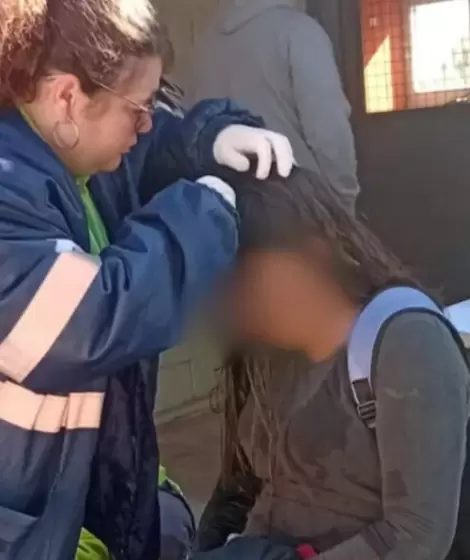 Una madre entr a la Escuela 16 de Junn y golpe a una estudiante con una cadena