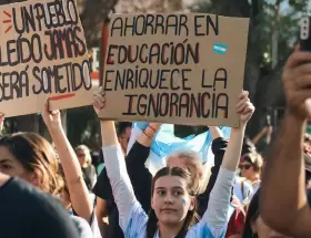 Ahorrar en educacin enriquece la ignorancia