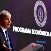 Caputo defiende las bandas cambiarias en la UIA: los empresarios esperan anuncios que no llegaron