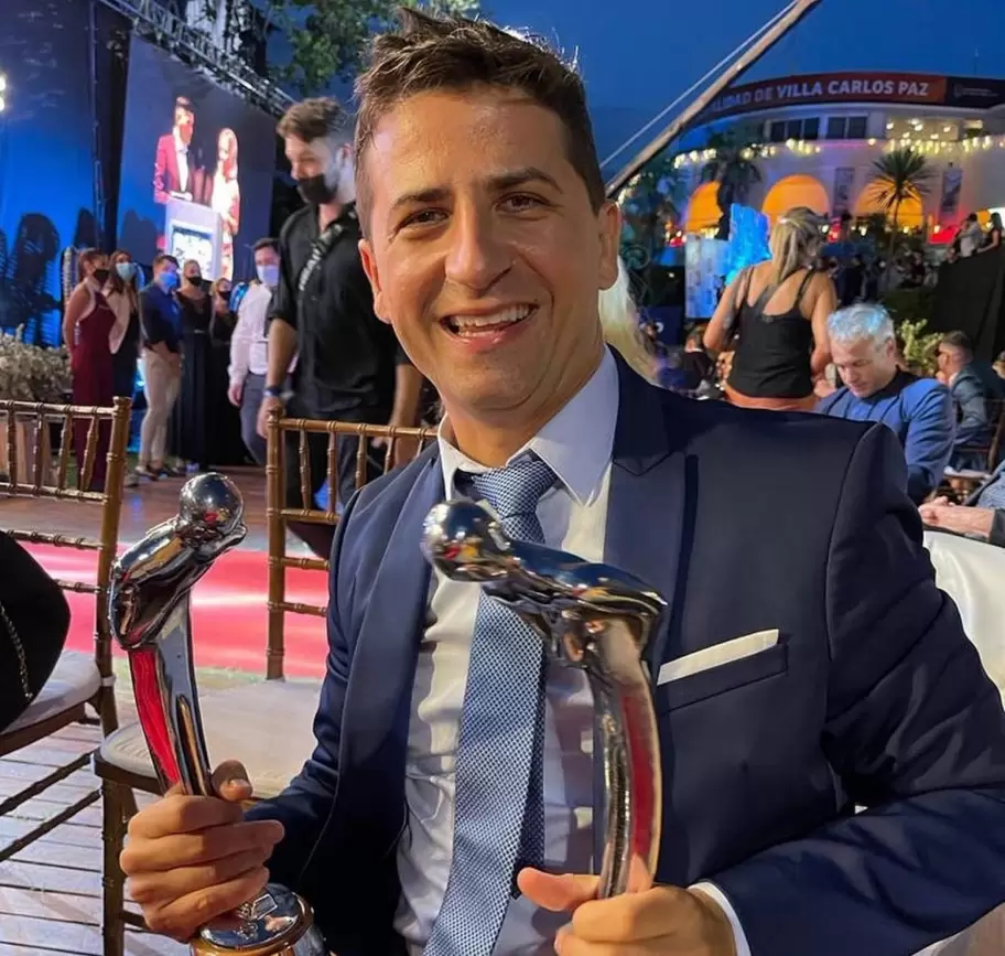 Miguel Martín, hoy con Martín Fierro, premios Carlos y teatros agotados