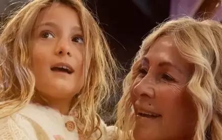 Mila Yankelevich en los brazos de su abuela Cris Morena.