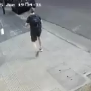 Agresin e indiferencia: vio a una nena de 6 aos en la calle, le dio una patada en el pecho y escap