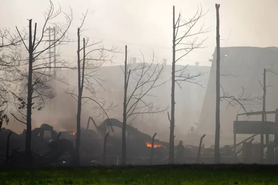 Las postales que dejó el incendio en el Polígono Industrial Spegazzini.