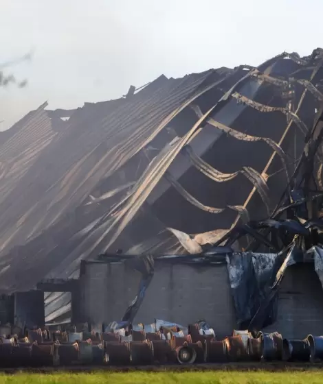 Las postales que dej el incendio en el Polgono Industrial Spegazzini.