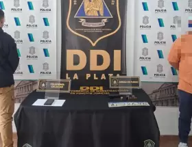Detuvieron a un polica acusado de secuestrar y abusar de una joven en La Plata a plena luz del da