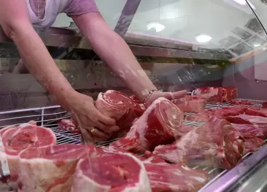 Carne por las nubes y salarios por el piso.