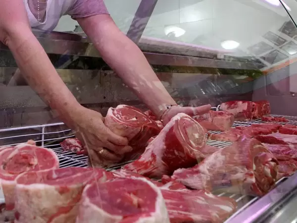 Carne por las nubes y salarios por el piso