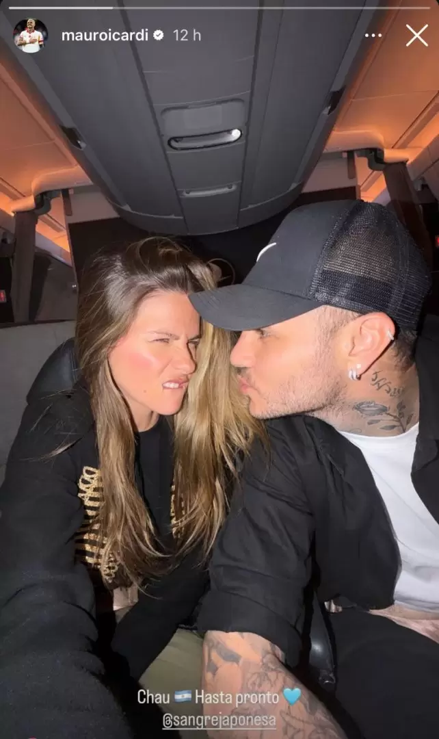 Mauro Icardi se despidió de Argentina con una selfie desde el avión