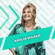 El amor y el humor en tiempos de IA: Emilia Mazer estrena el unipersonal "Las de siempre, un chat de amigas"