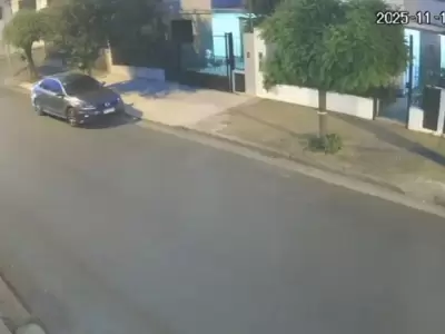 Una mujer muri y su pareja est grave tras ser embestidos por delincuentes que huan en autos robados