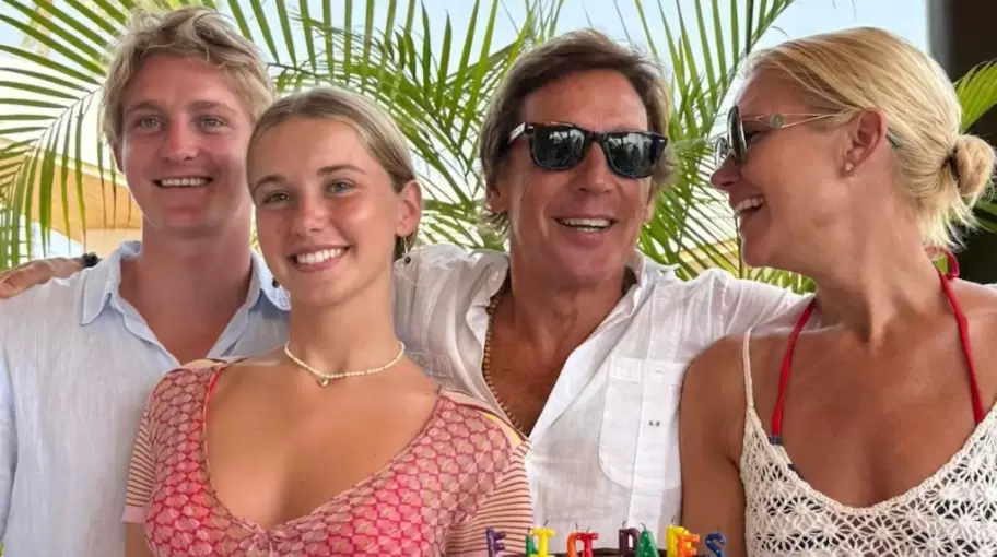 Alejandro Gravier y Valeria Mazza junto a sus hijos Balthazar y Taína.