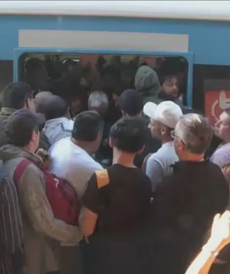Caos, demoras y tensin en el Tren Sarmiento