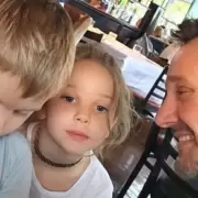 Benjamín Vicuña volvió a Chile, se refugió con sus hijos y apuntó sin filtros contra la China Suárez