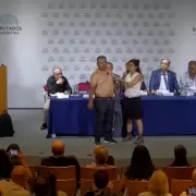 El show del "cuerpo magnetizado": una diputada del PRO convirtió el Congreso en un circo antivacunas