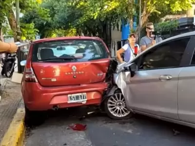 Un conductor alcoholizado y con una pierna enyesada provoc un choque en cadena y se atrincher tres horas dentro de su auto
