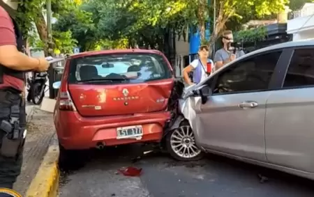 Un conductor alcoholizado y con una pierna enyesada provoc un choque en cadena y se atrincher tres horas dentro de su auto