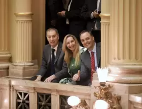 Diego Santilli, Karina Milei y Manuel Adorni, antes de la crisis que dej� afuera al ex vocero.
