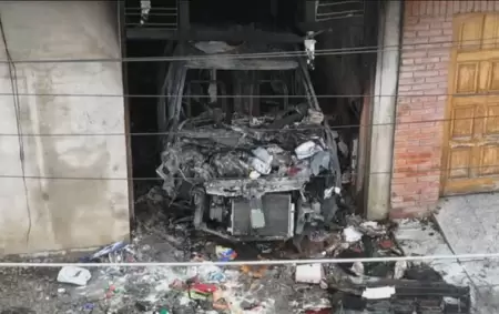 Un auto explot dentro de una vivienda y dej a un hombre al borde de la muerte