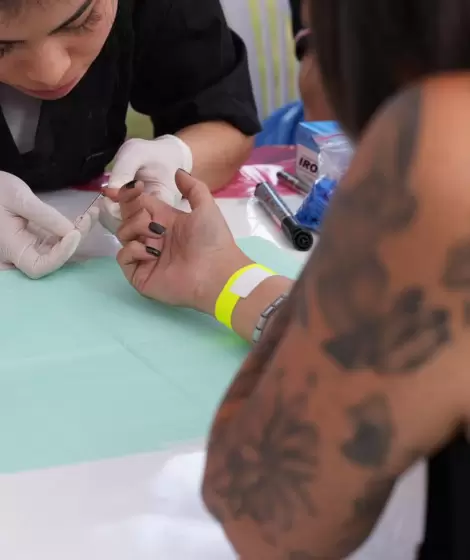 En el marco del Da Mundial de la Lucha contra el Sida, la Universidad de Buenos Aires (UBA) despleg una amplia jornada de concientizacin y testeo