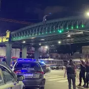 Operativo al borde del abismo en Puente Pacífico: rescatan a un hombre en medio de un dramático brote psicótico