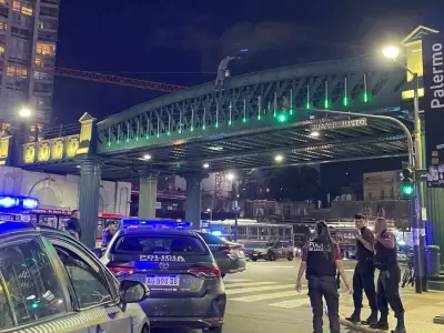 Un hombre amenazaba con arrojarse desde la estructura ubicada en Santa Fe y Juan B. Justo